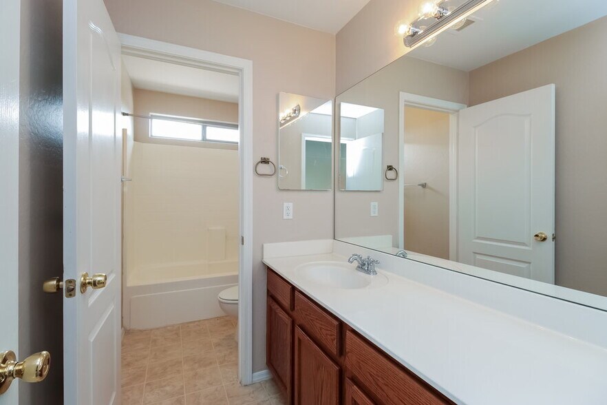 Building Photo - 6933 S 37th Dr