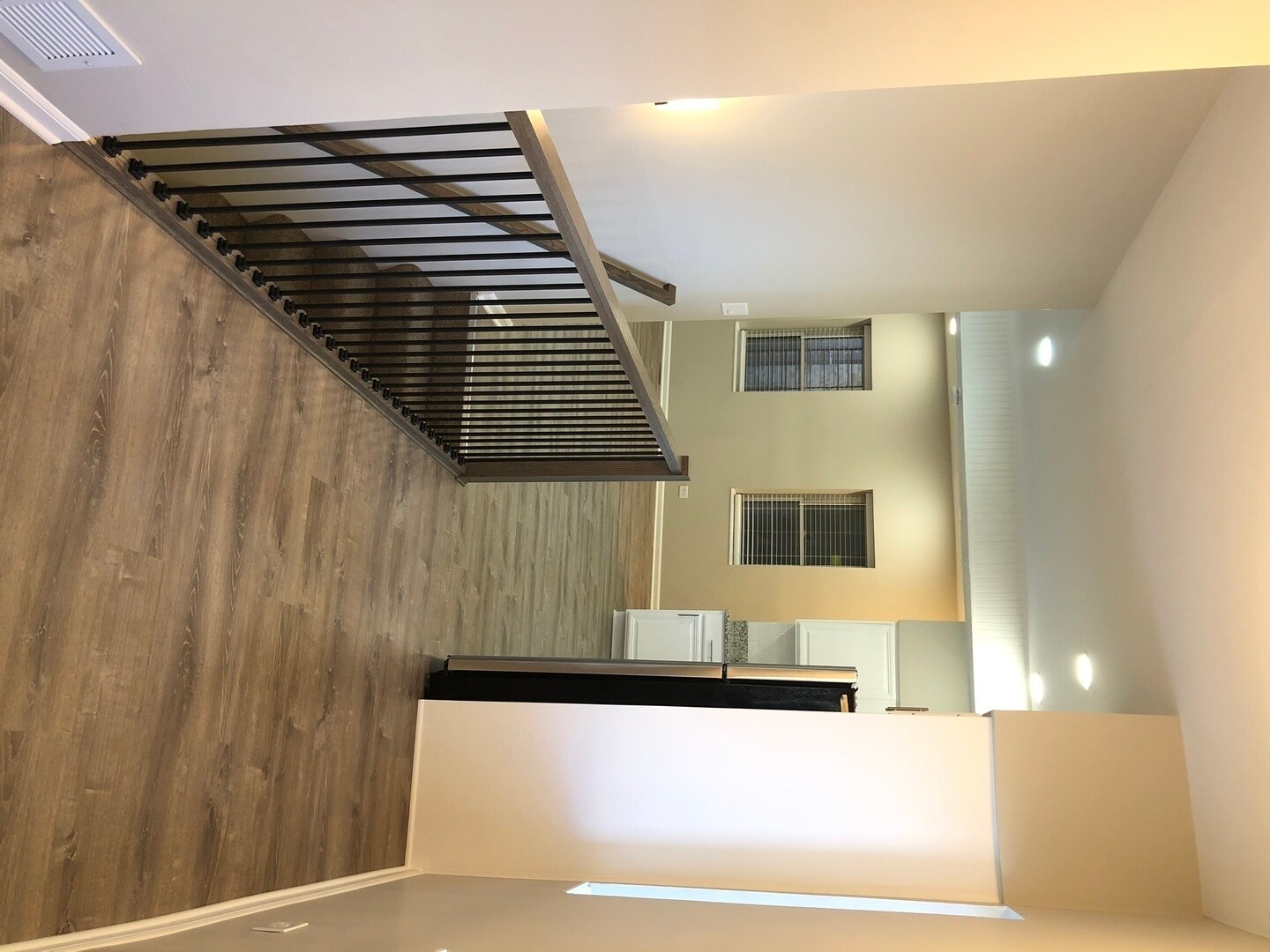 Building Photo - 1426 W Walton St