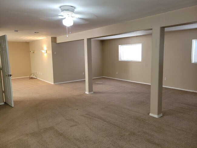 Building Photo - 1329 Nutwood Dr