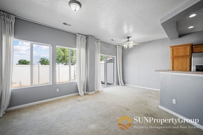Building Photo - 1574 Calais Ct