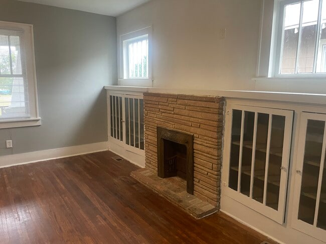 Building Photo - 223 S Phoenix Ave