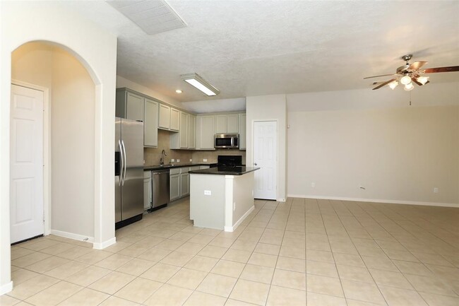 Building Photo - 8231 Gran Villa Dr
