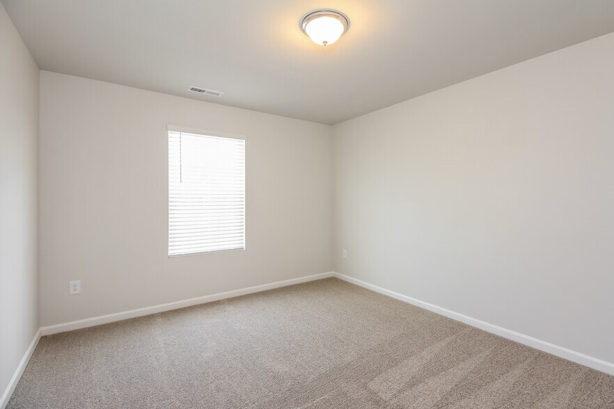 Building Photo - 2868 Summer Townes Wy