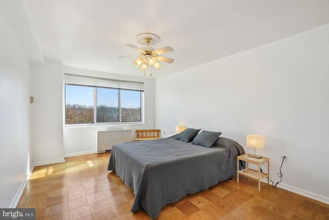 Building Photo - 10201 Grosvenor Pl
