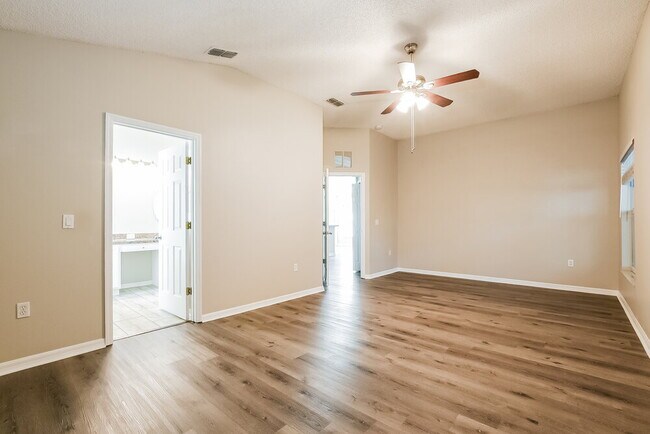 Building Photo - 25223 Ironwedge Dr