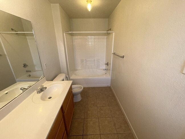 Building Photo - 2100 Schorn Dr