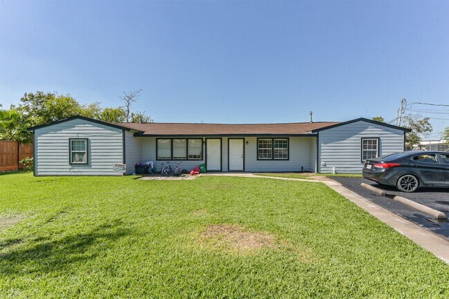 Building Photo - 1266 Dove St