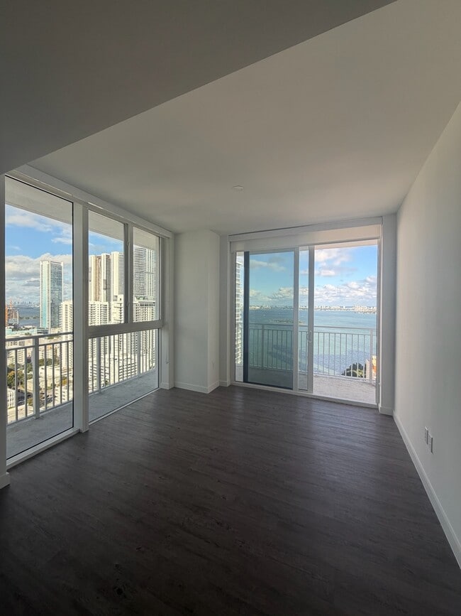 Building Photo - 100 NE 23rd St