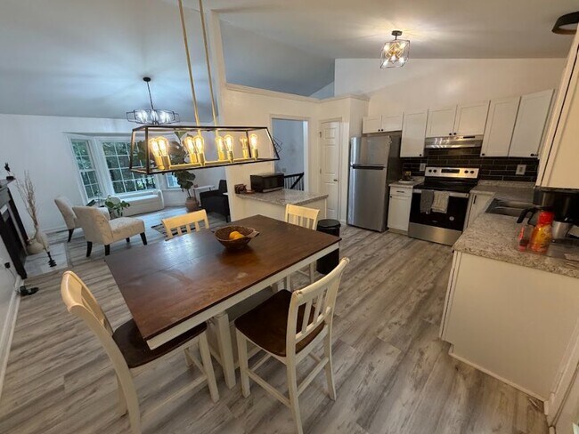 Building Photo - 6811 Sawmill Cir