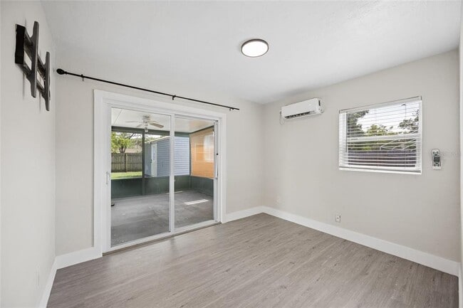 Building Photo - 6036 Dogwood Dr