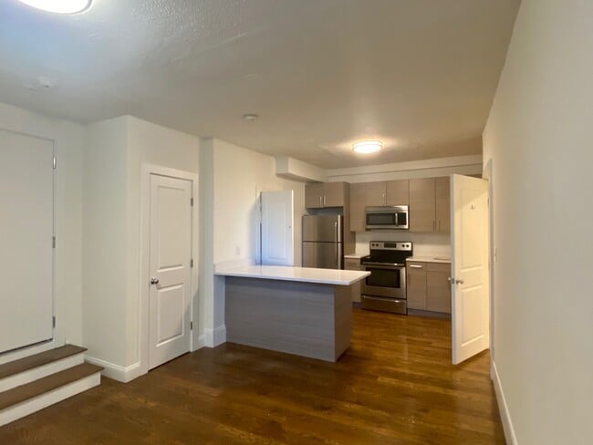Building Photo - 5 N Margin St
