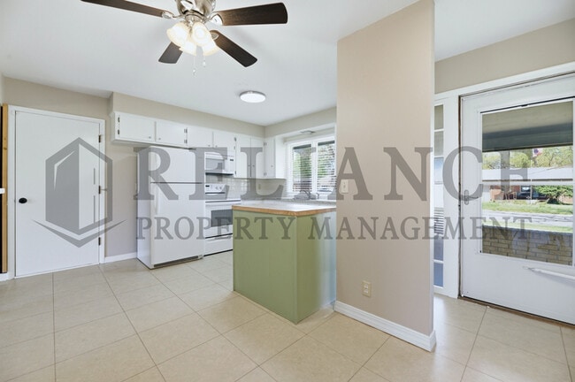 Building Photo - 9711 W Birch Ln