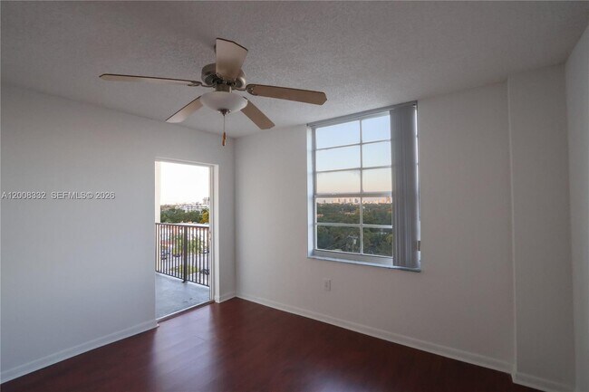 Building Photo - 520 SE 5 Ave