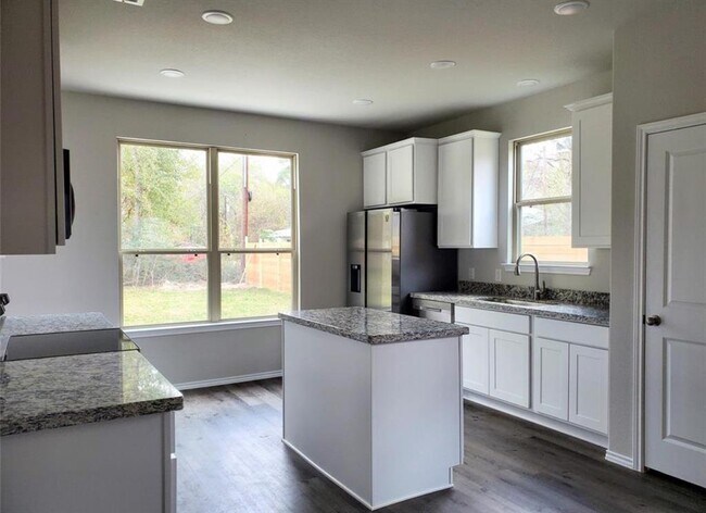 Building Photo - 907 Chickasaw Dr