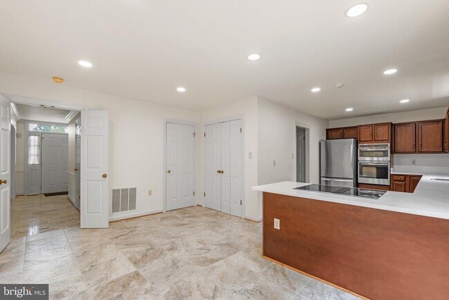 Building Photo - 1130 20th St S