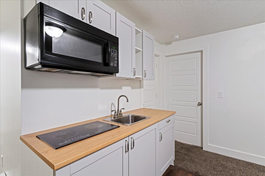 Building Photo - 2333 S Long Dr