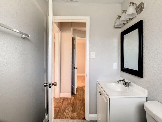 Building Photo - Completely upgraded 3/1 1196 Sq. Ft. with recently renovated bathroom and kitchen with GRANITE& a...