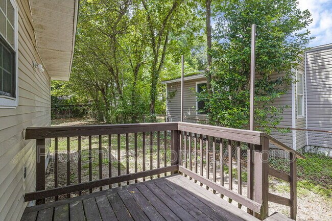 Building Photo - 305 Chaseville St