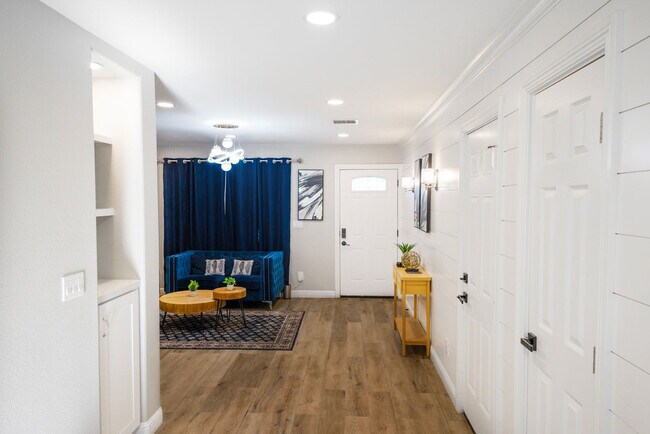 Building Photo - 451 E Lincoln Ave