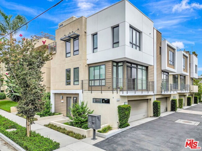 Building Photo - 1414 1/2 N Stanley Ave