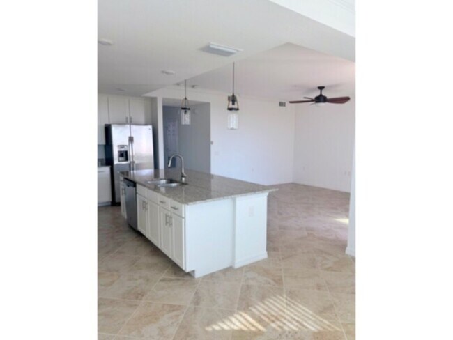 Building Photo - Beautiful 2 Bed 2 Bath Condominium! Water ...