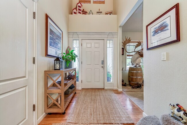Building Photo - Beautiful Craftsman Style Home
