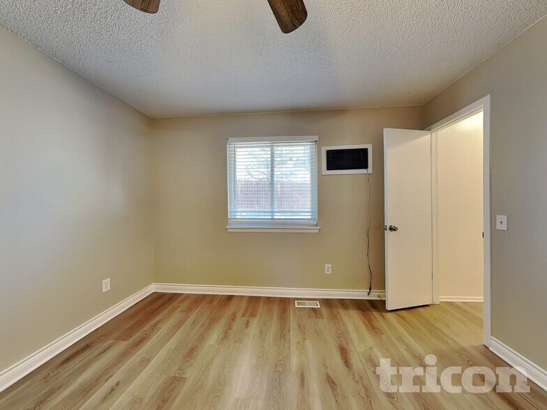 Building Photo - 12981 Knight Ct