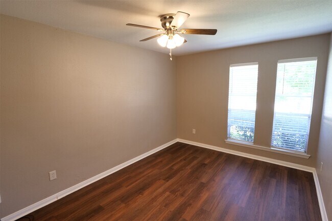 Building Photo - 915 Comstock Springs Dr
