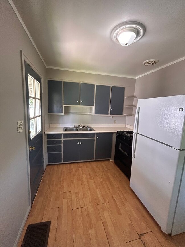 Building Photo - 4223 Lillie St