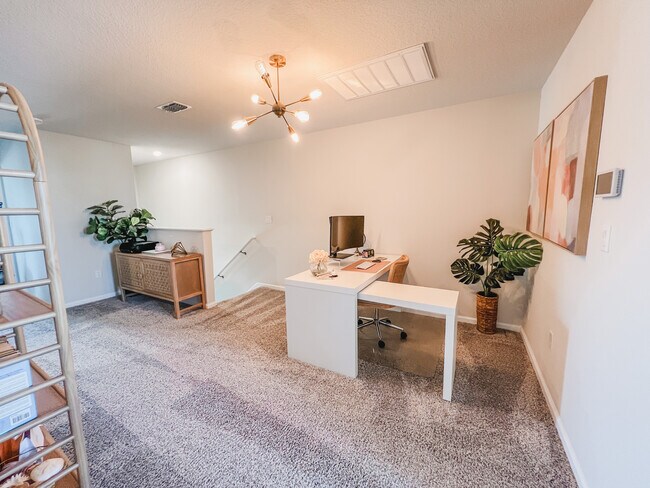 Building Photo - 3937 SE Mentmore Ln