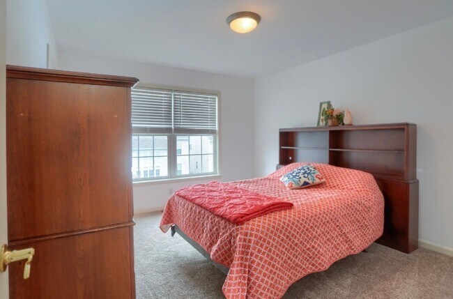 Building Photo - Luxury 5-Bedroom Home for Rent – $4,500/Month + Utilities