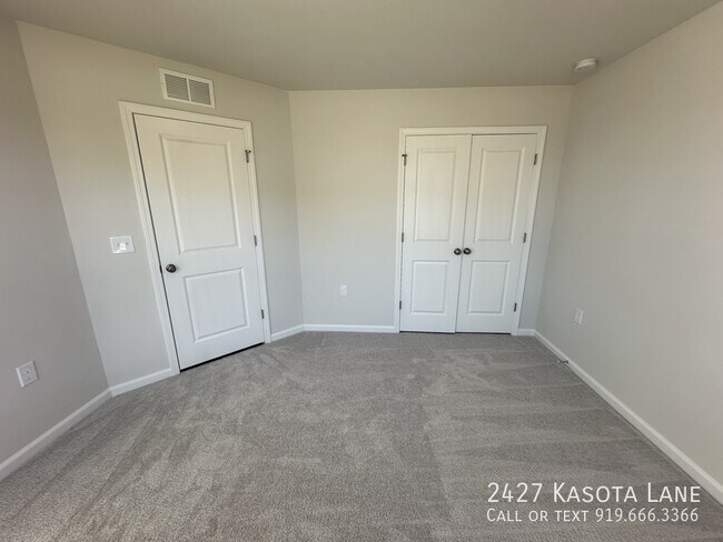 Building Photo - 2427 Kasota Ln