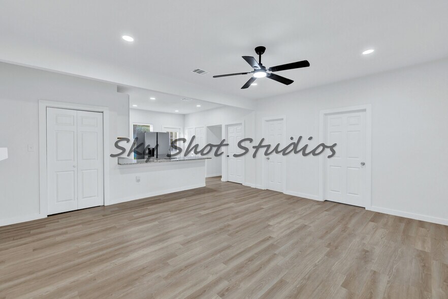 Building Photo - 326 W Rainey St