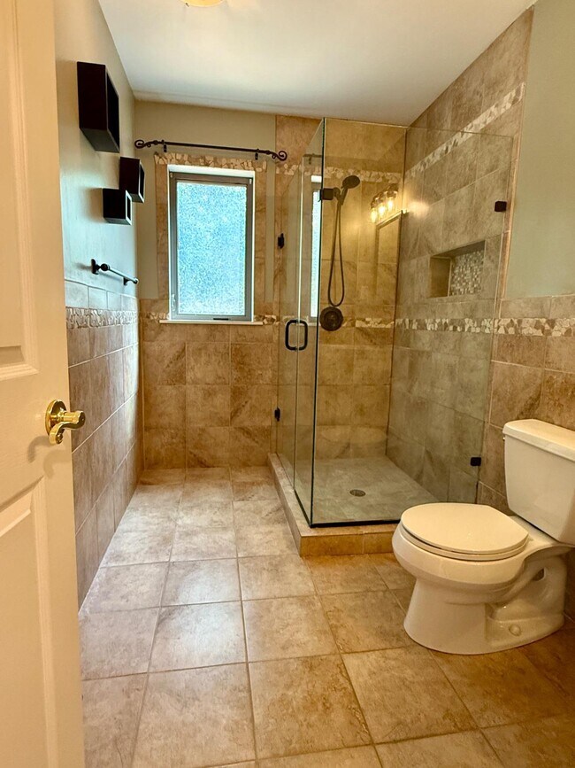 Building Photo - 5545 Doral Dr