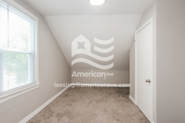 Building Photo - 1947 Glenridge Dr