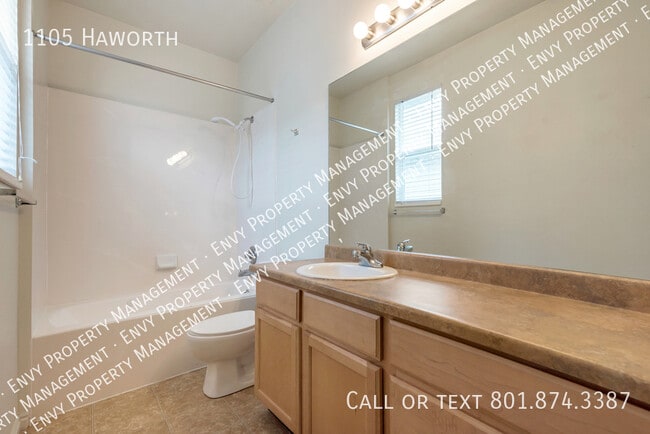 Building Photo - 1105 Haworth-