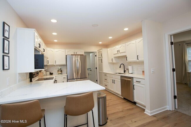 Building Photo - 681 Ginesing Dr