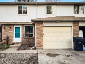 Building Photo - 220 E 8th Ave