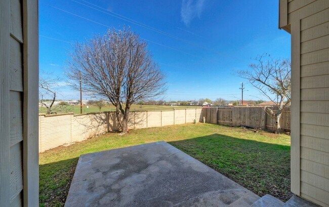 Building Photo - 601 Indian Run Dr