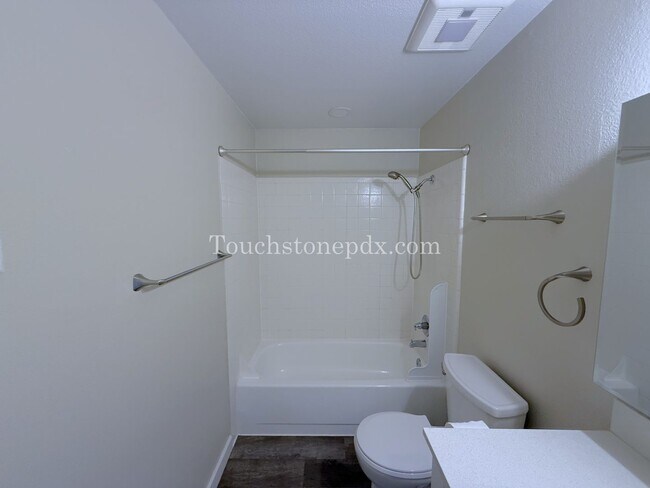 Building Photo - 119 SE Sweetbriar Ln