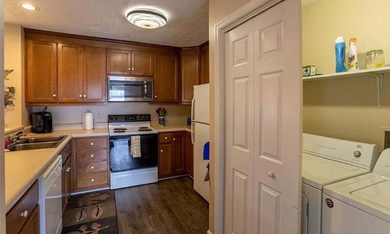 Building Photo - 800 Meadowview Dr