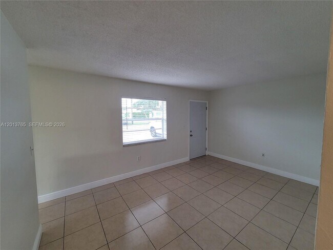 Building Photo - 3425 SW 89th Ave