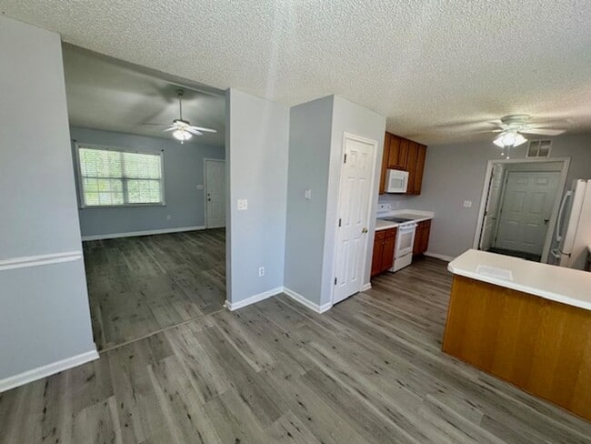Building Photo - Open House 6/6 at 4 PM!