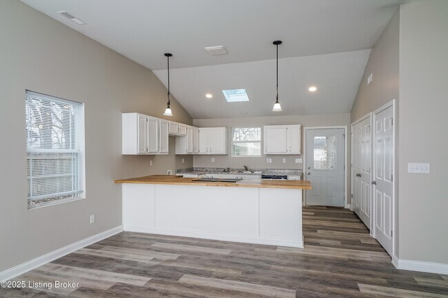 Building Photo - 7103 Betsy Ross Dr