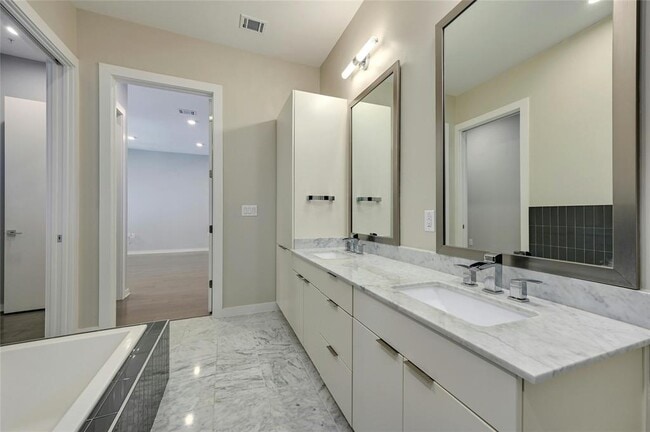 Building Photo - 207 W Johanna St