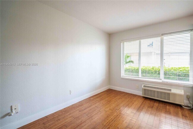 Building Photo - 7325 Carlyle Ave