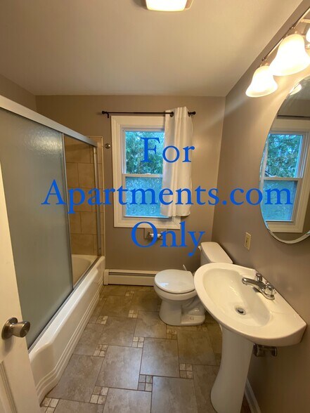 Building Photo - 105 Hunt Ave