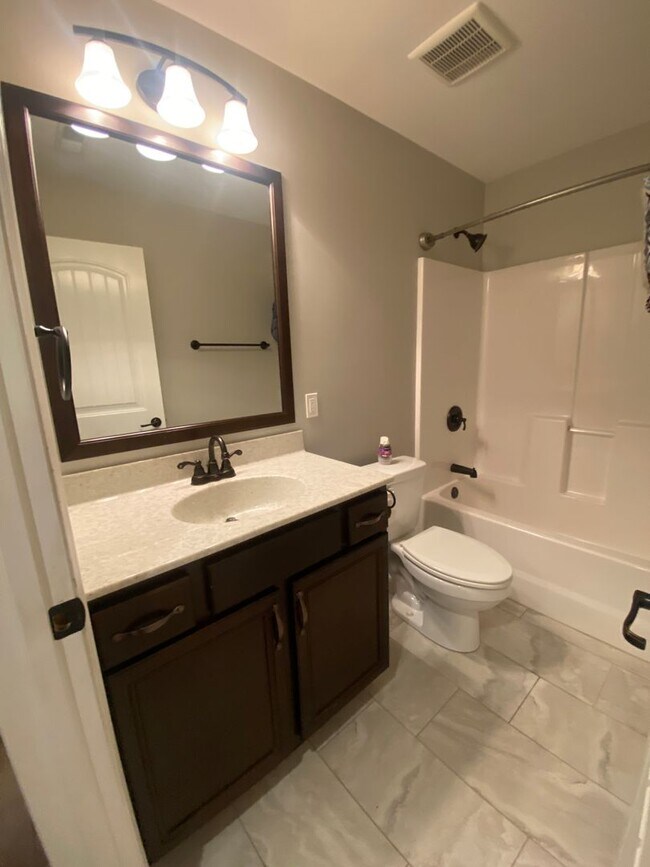 Building Photo - Southwest Columbia Home