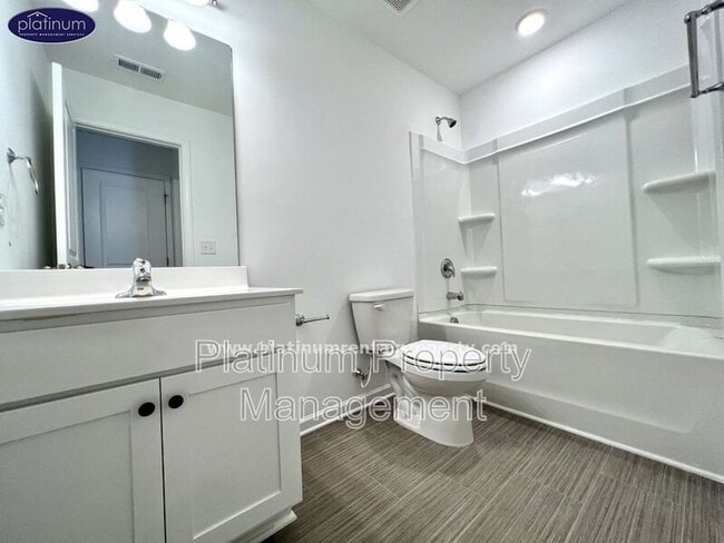 Building Photo - 5770 Thornton Dr