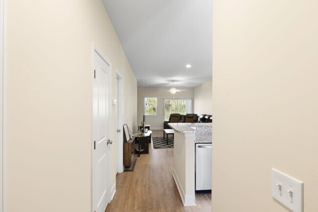 Building Photo - Move-In Ready 2BR Townhome in Beaufort – Don’t Miss This!